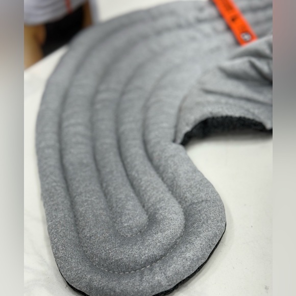 Sharper Image Heated Weighted Neck and Shoulder Wrap - Hot and Cold Comfort - Picture 8 of 13